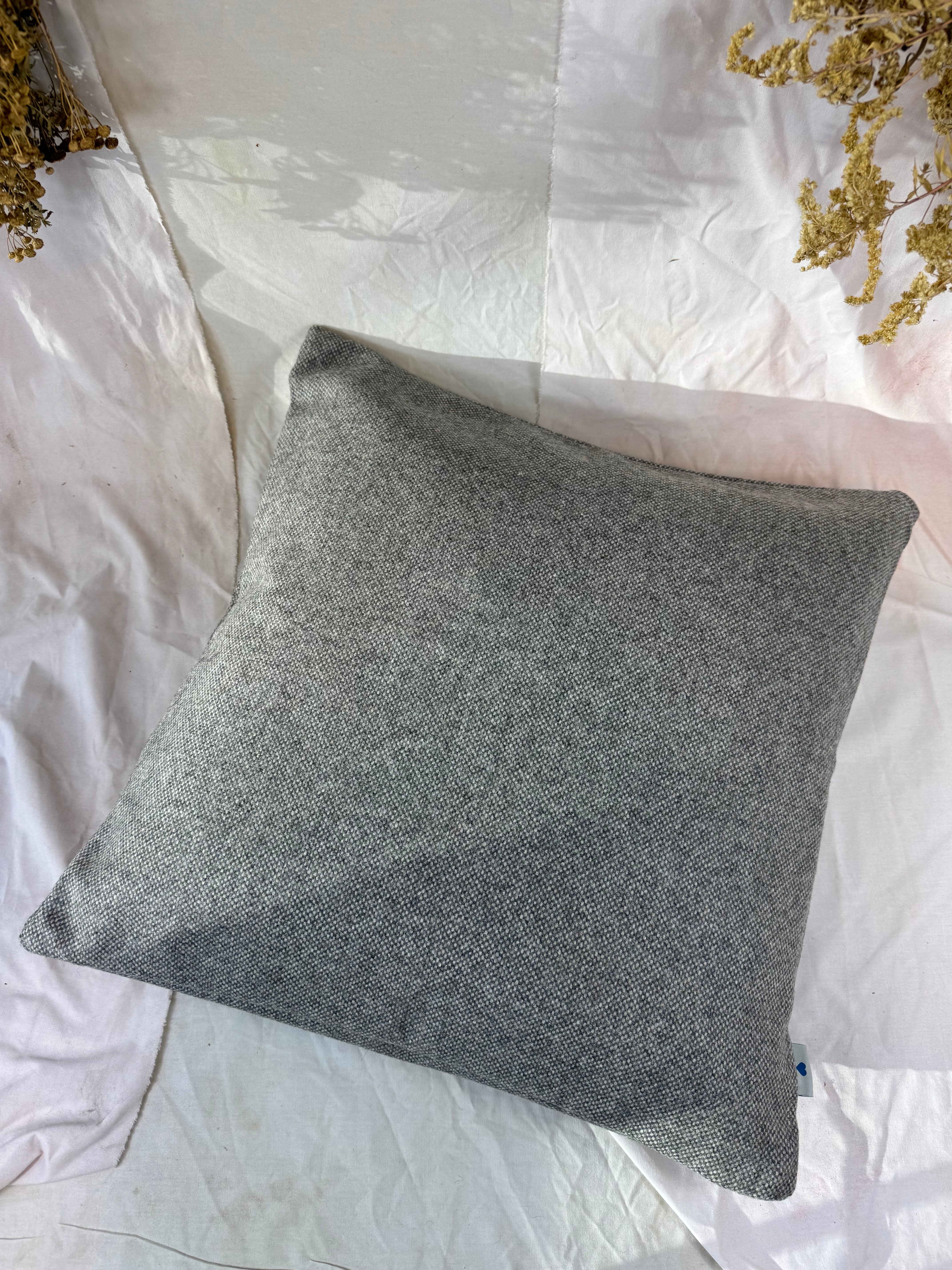 PUDE KVADRAT GRÅ 1