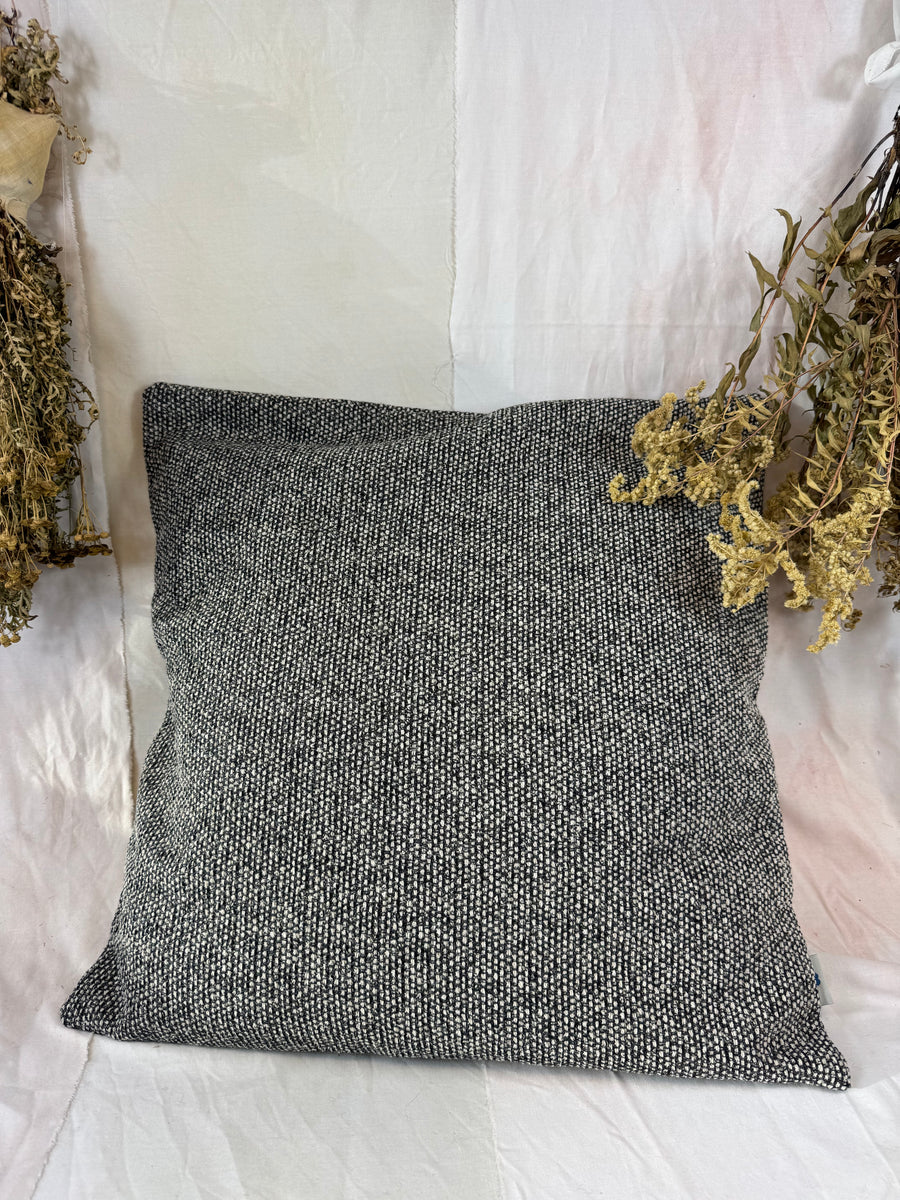 PUDE KVADRAT SORT 1