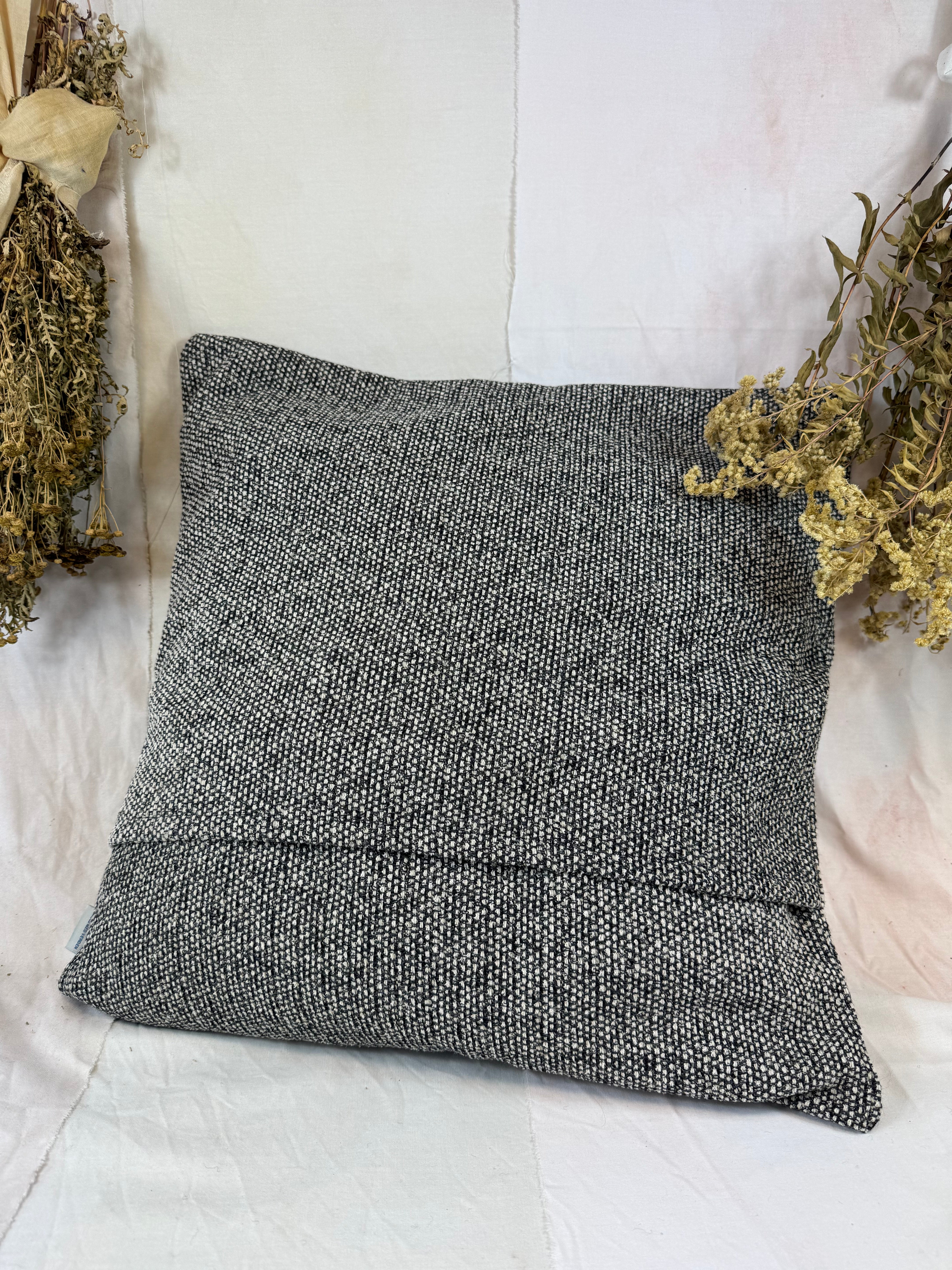 PUDE KVADRAT SORT 1
