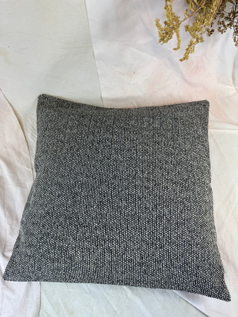 PUDE KVADRAT SORT 1